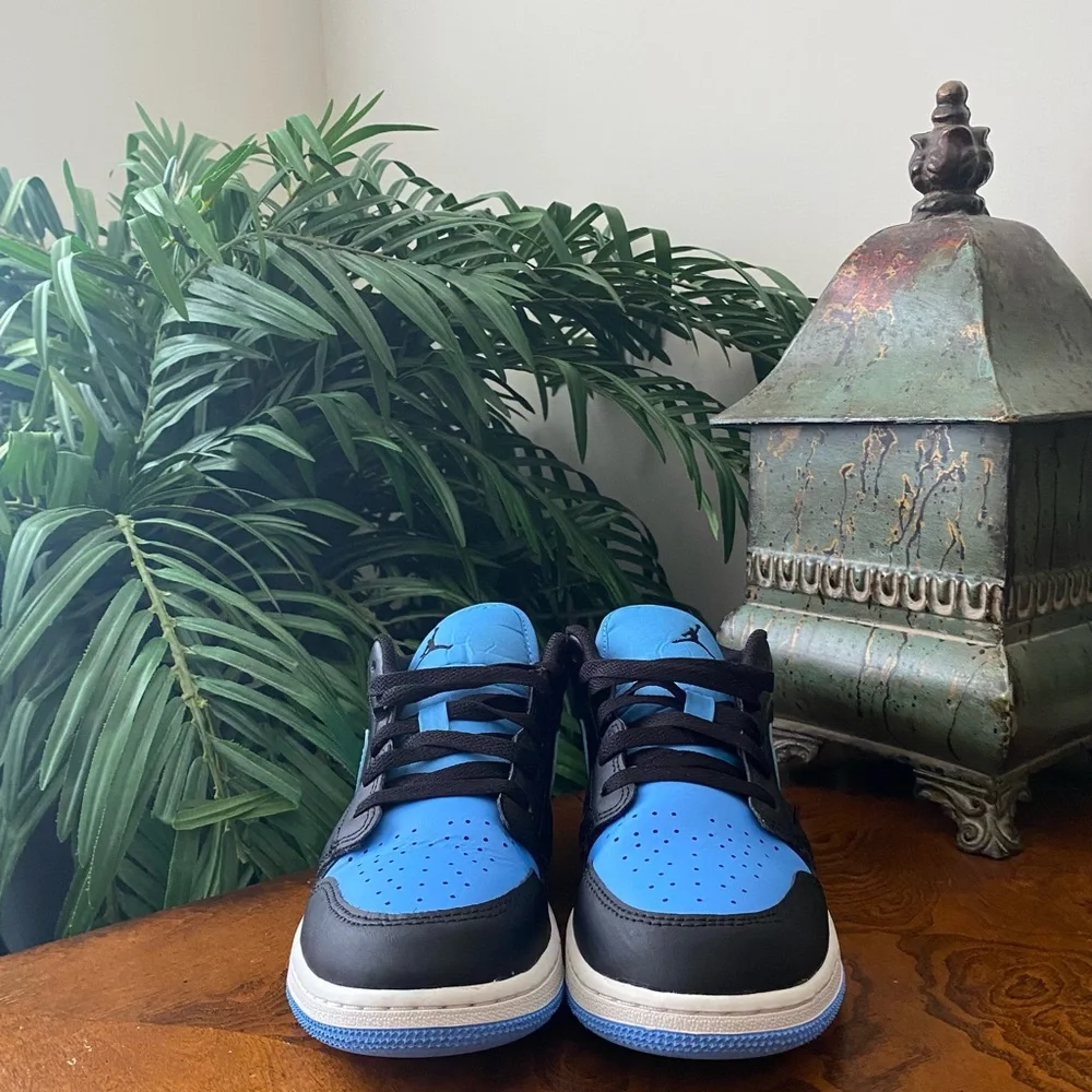 Air Jordan 1 Low GS 'University Blue' Size 5.5Y
